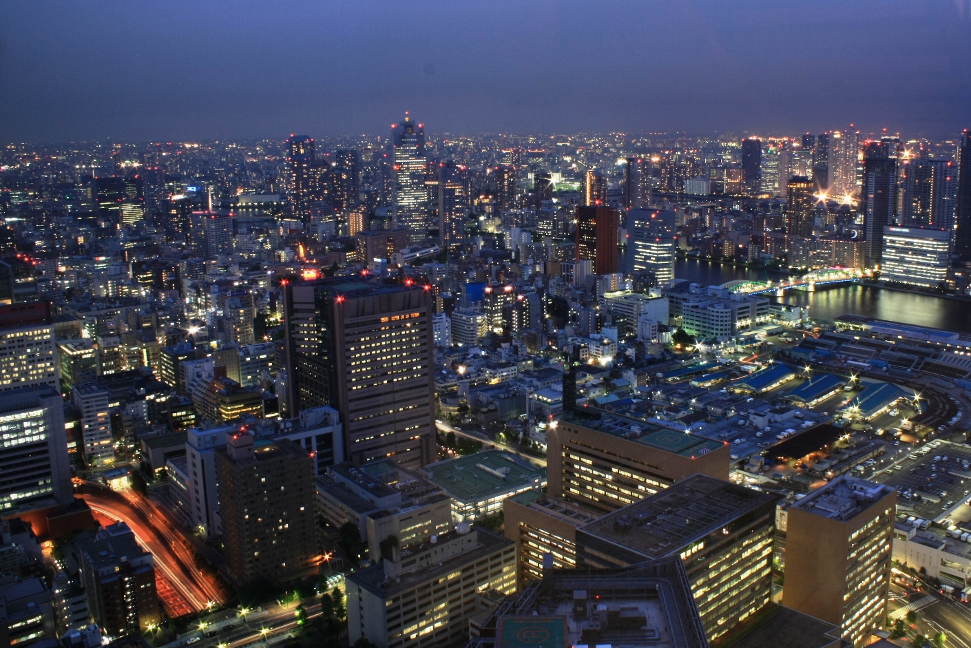 カレッタ汐留 展望スペース：SKY VIEW 築地方面