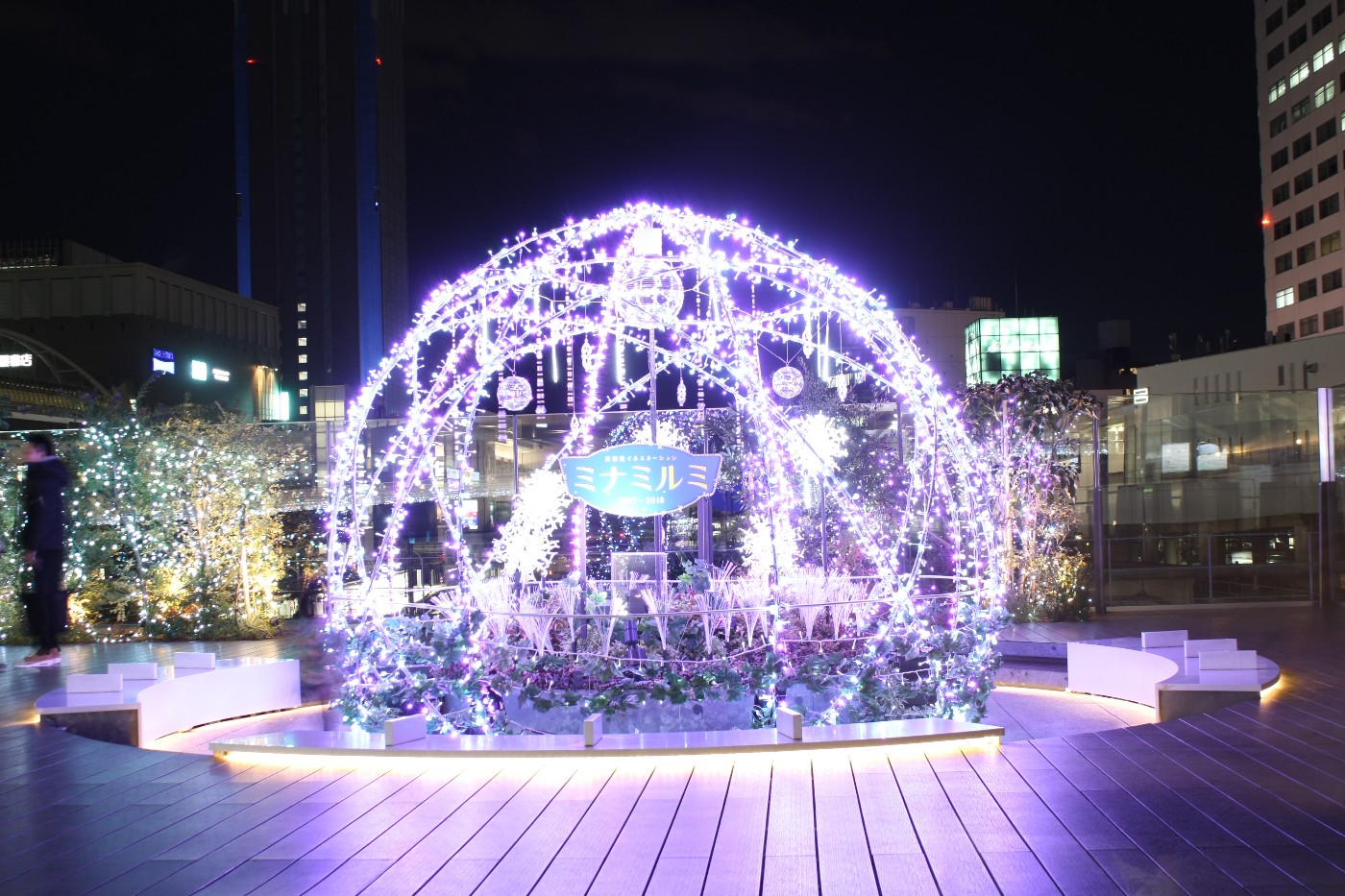 新宿駅南口 Suicaペンギン広場 新宿ミナミルミ