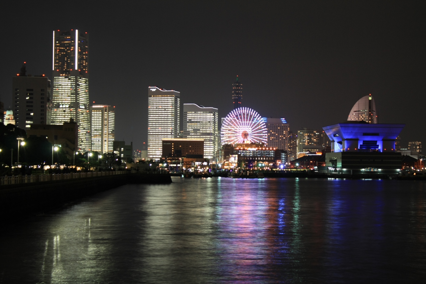 山下公園 桟橋 みなとみらい21全景