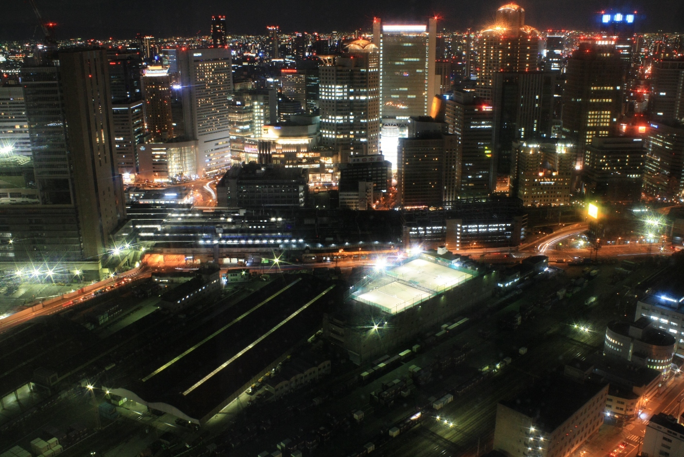 梅田スカイビル 展望台：空中庭園 大阪駅方面